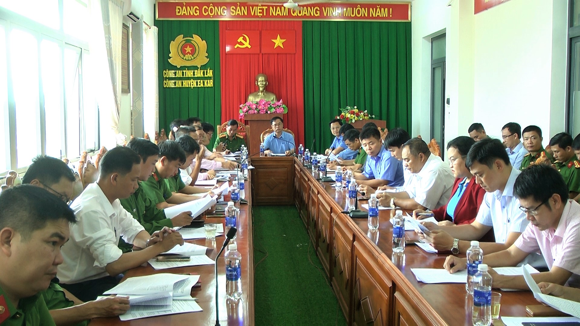 Huyện Ea Kar tham gia hội nghị trực tuyến toàn quốc quán triệt, triển khai thực hiện Quyết định số 22 của Thủ tướng Chính phủ về tín dụng đối với người chấp hành xong án phạt tù.